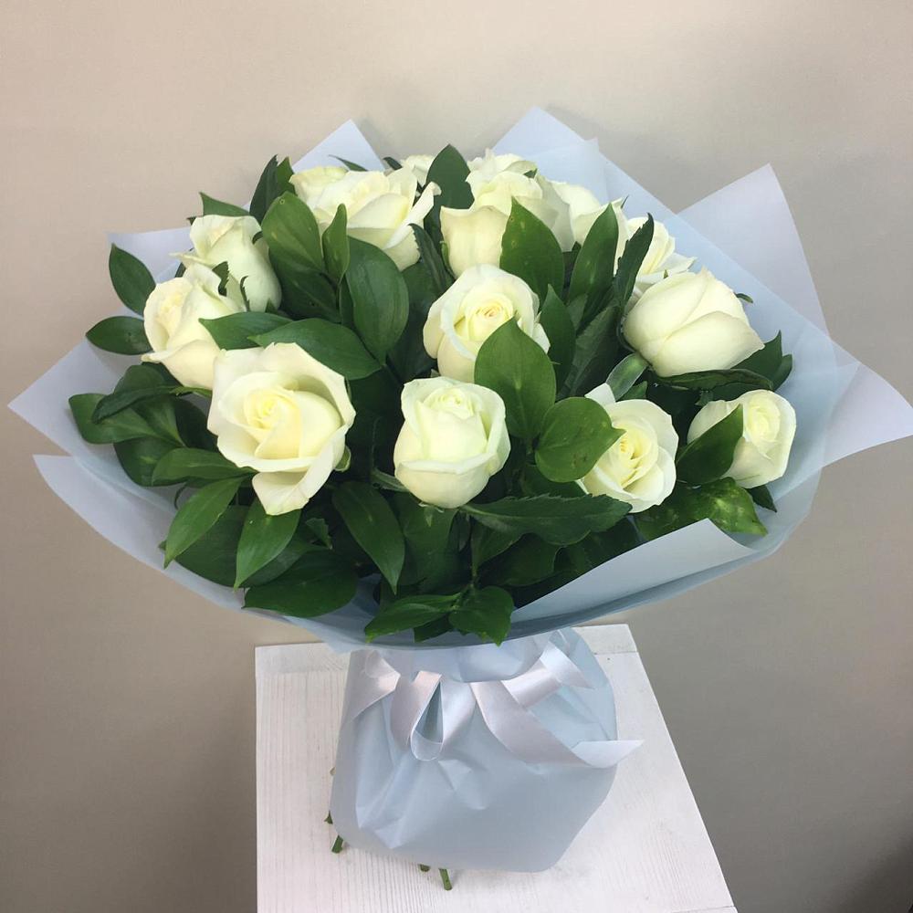 Букет 15 Белых роз Проуд в Романово