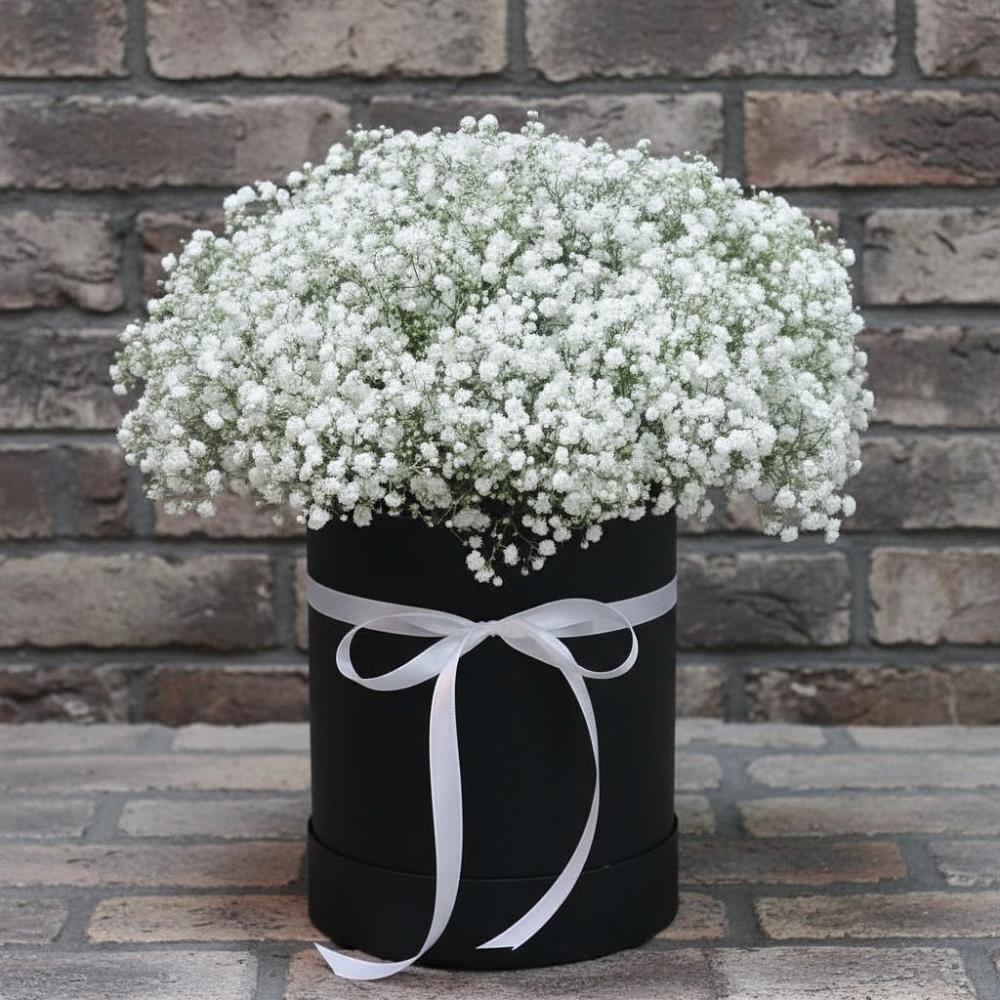 Цветочная композиция из Гипсофила в шляпной коробке в Романово