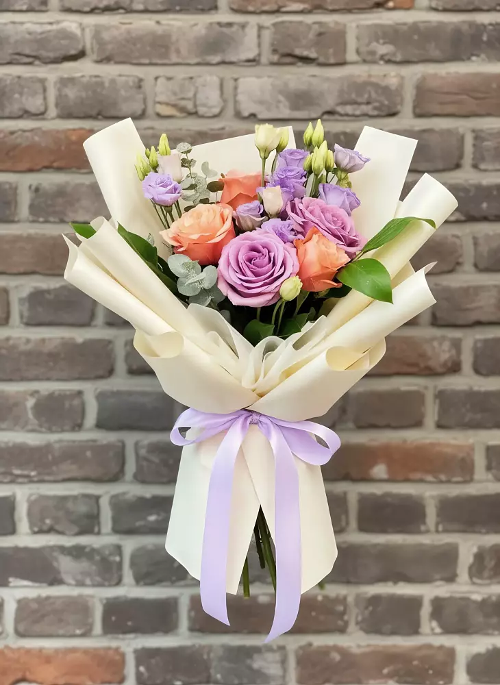 Букет цветов из: Лизиантусы и Розы в Романово