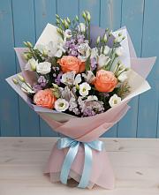 Букет цветов из:  Лизиантусы, Розы, Альстромерии и Гипсофила в Романово