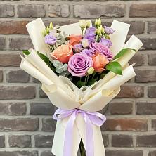 Букет цветов из:  Лизиантусы и Розы в Романово