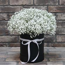 Цветочная композиция из Гипсофила в шляпной коробке в Романово