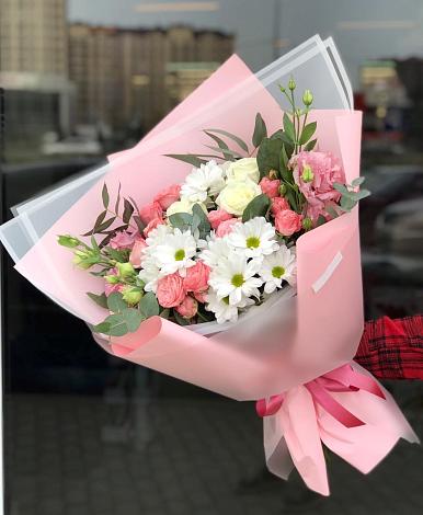 Букет цветов из: Розы, Лизиантусы и Хризантемы в Романово